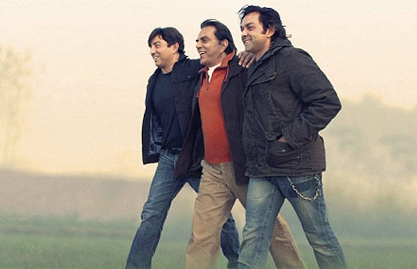 Sunny Deol Bobby Deol Dharmendra: धर्मेंद्र ने दो शादी की है। दूसरी पत्नी हेमा मालिनी (Hema Malini) हैं। पहली पत्नी प्रकाश कौर (Prakash Kaur) हैं। बॉबी और सनी देओल धर्मेंद्र और प्रकाश कौर के ही बेटे हैं। दोनों की शादी हो चुकी है और अब इनके बच्चे बी बड़े हो चुके हैं। एक वक्त था जब बॉबी देओल अपने भाई सनी देओल की दोस्त से दिल लगा बैठे थे। हालांकि कुच मजबूरियों के चलते उन्हें ब्रेकअप करना पड़ा था।