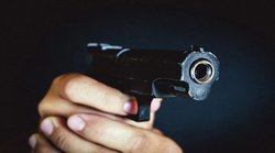 शिक्षक से विवाद में प्रिंसिपल ने बच्चों के सामने तान दी रिवॉल्वर, वीडियो वायरल होने पर दी ये सफाई