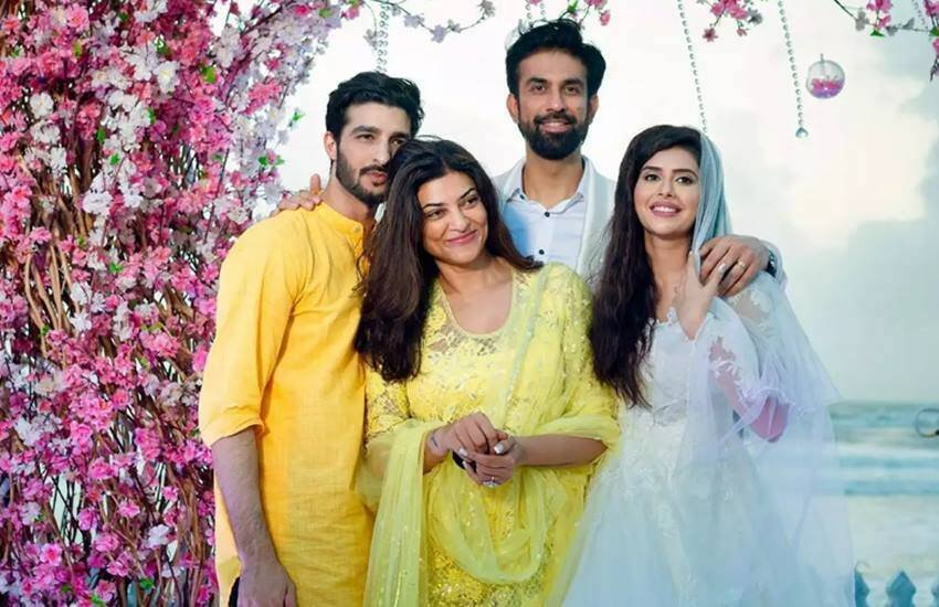 मनोरंजन जगत में ये आम धारणा है कि किसी एक्ट्रेस के शादी करने या मां बन जाने के बाद उसका पूरा करियर दांव पर लग जाता है। हालांकि कई अभिनेत्रियों ने इस धारणा को गलत साबित किया है। कुछ अभिनेत्रियां ऐसी भी हैं जिन्होंने शादी के बाद ही एक्टिंग की दुनिया में कदम रखा और खूब नाम कमाया। आइए जानते हैं ऐसे ही कुछ मशहूर नाम(All Photos: Social Media):