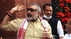 Bihar: गाड़ी रोके जाने पर भड़के गिरिराज सिंह, अमित शाह की बैठक में शामिल हुए बिना लौटे, मान-मनौव्वल के बाद आए वापस