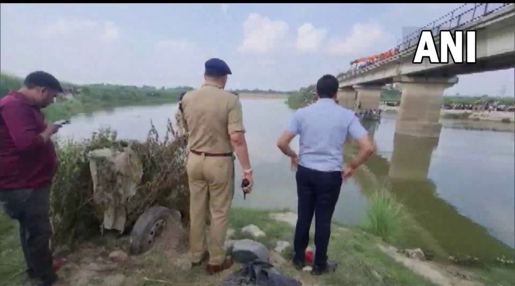 Tractor Trolley hardoi | Tractor Trolley Falls Into River hardoi | UTTAR PRADESH