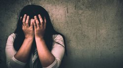 Pali SDM Suspend: टीचर के घर में गुपचुप घुसे SDM, गांववाले दरवाजे पर बैठ गए 16 घंटे तक चला खेल और अंत में मुंह पर कपड़ा बांधकर निकलना पड़ा
