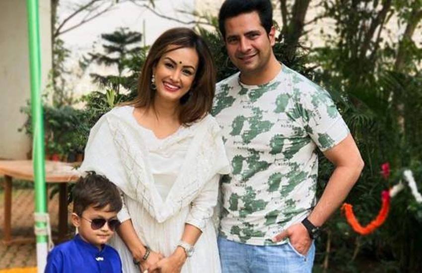 Karan Mehra Nisha Rawal Controversy: करण मेहरा ने हाल ही में अपनी एक्स वाइफ निशा रावल पर कई गंभीर आरोप लगाए हैं। करण ने कहा है कि उनकी पूर्व पत्नी शादी में रहते हुए अवैध संबंध में थीं। करण ने यहां तक कहा कि निसा और उनके बॉयफ्रेंड ने उन्हें जान से मारने की धमकी भी दी है। और भी कई टीवी स्टार्स तलाक (Divorce) के बाद अपने एक्स की धज्जियां उड़ा चुके हैं। आइए जानते हैं उनके नाम: 