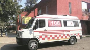 Kerala Man Injured Accident, ambulance got jammed, Kerala Man Dies In Ambulance