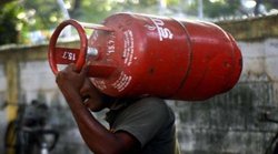 LPG Cylinder Price: कमर्शियल एलपीजी सिलेंडर की कीमत आज से 91.50 रुपये घटी
