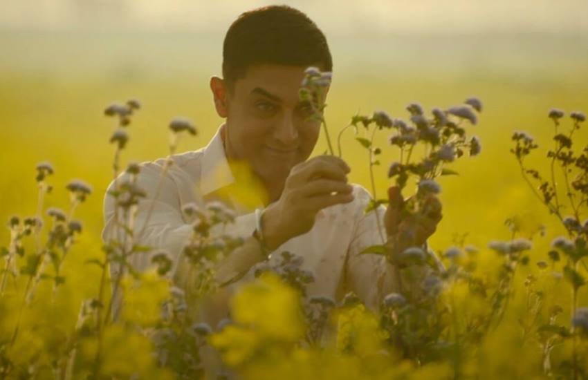 Lal Singh Chaddha: आमिर खान की बहुप्रतीक्षित फिल्म लाल सिंह चड्ढा 11 अगस्त को सिनेमाघरों में रिलीज हो रही है। इस फिल्म के लिए आमिर (Amir Khan) सालों से मेहनत कर रहे थे। सोशल मीडिया में कुछ लोग इस फिल्म के बायकॉट की बात कर रहे हैं। देखना होगा कि फिल्म पर इस तरह की किसी मुहिम को कोई असर पड़ता है क्या। हालांकि इससे पहले भी कई फिल्मों के बायकॉट की बात हुई थी, बावजूद फिल्मों ने बहुत अच्छा कारोबार किया था। 