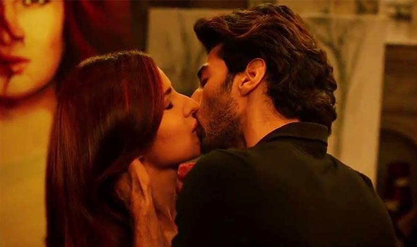 Fitoor: फिल्म फितूर में कैटरीना कैफ और आदित्य रॉय कपूर के बीच तीन मिनट का किसिंग सीन फिल्माया गया था।