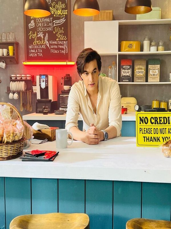 MOHSIN KHAN IN COFFEE SHOP