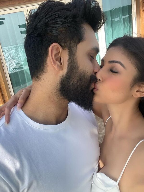 MOUNI ROY LIP LOCK KISS PHOTOS VIRAL