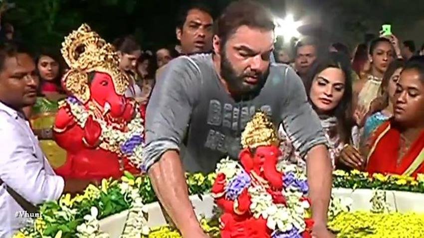 सलमान खान के घर में लगभग हर कोई भगवान गणेश में गहरी आस्था रखता है।