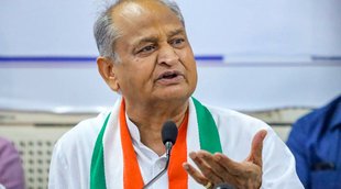 Ashok Gehlot | Nehru-Gandhi family | G-23