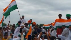 Tiranga yatra: टिकैत ने निकाली यात्रा, बोले- सरकार के दिमाग से ट्रैक्टर और तिरंगे को नहीं निकलने देंगे