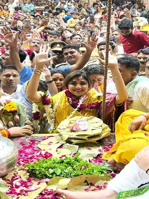 SHILPA SHETTY CELEBRATED DAHI HANDI UTSAV WITH KIDS