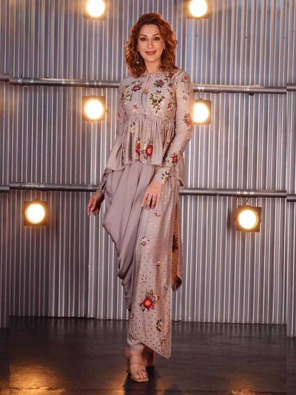 SONALI BENDRE IN SIMPLE AND SOBER LOOK