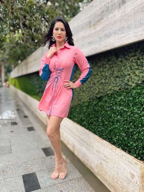 SUNNY LEONE IN PINK SHORT DRESS STYLE