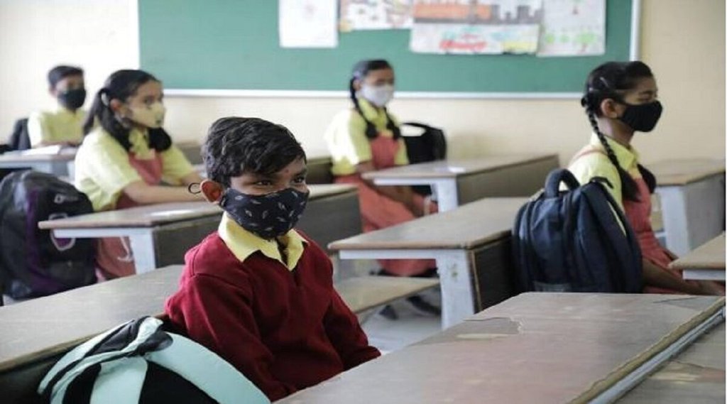 School Education: आवेदनों की संख्या एक दशक में सबसे कम है। फोटो: (इंडियन एक्सप्रेस)