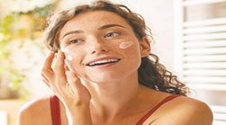 बरसात की मुश्किलें बेरौनक न होने पाए त्वचा