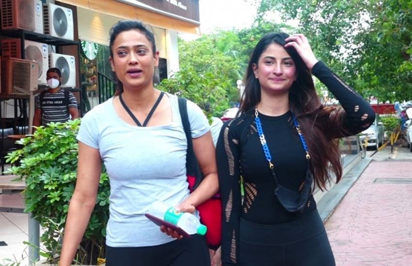 Shweta Tiwari: टीवी से अपनी एक्टिंग करियर की शुरुआत करने वाली मशहूर एक्ट्रेस श्वेता तिवारी किसी पहचान की मोहताज नहीं हैं। उन्होंने टीवी सीरियल से लेकर बॉलीवुड की कई फिल्मों में काम किया है। वो भोजपुरी सिनेमा में भी नज़र आ चुकी हैं। अपनी एक्टिंग के दम पर अलग पहचान बनाने वाली श्वेता तिवारी एकता कपूर की वेब सीरीज हम तुम एंड देम में नज़र आई थीं। उन्होंने इस वेब सीरीज (Web Series) में कई इंटीमेट सीन्स भी दिए थे। इस वेब सीरीज में इंटीमेट सीन शूट करने के बाद वो दरवाजा बंद कर घंटो रोती थीं।
