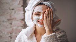 Skin Care Tips: टैनिंग से चेहरा लगता है बेजान? तो इन घरेलू नुस्खों के जरिए बढ़ा सकते हैं चेहरे की चमक