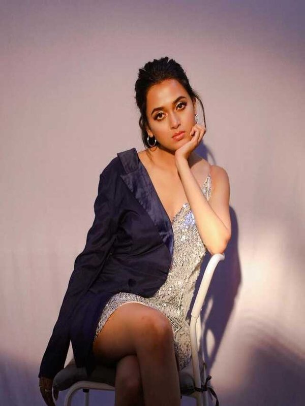 TEJASWI PRAKASH IN DEEP NECK SHIMMER DRESS