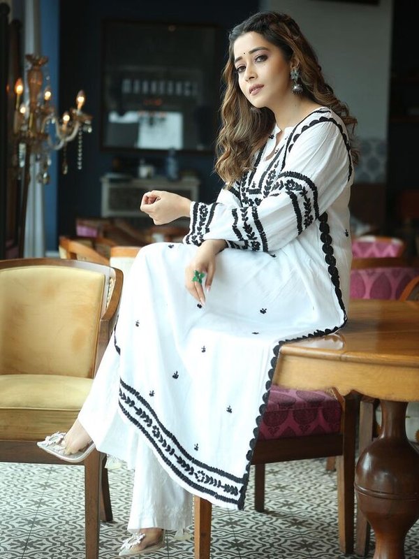 TINA DATTA IN SIMPLE AND SOBER LOOK