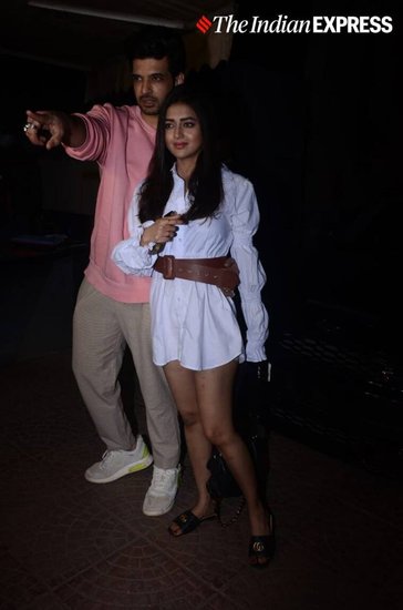 तेजस्वी प्रकाश और करण कुंद्रा पिछले कुछ महीनों से लगातार सोशल मीडिया में छाए हुए हैं। ये कपल भी अपनी छोटी-बड़ी खुशियां फैंस के साथ जरूर करता है।