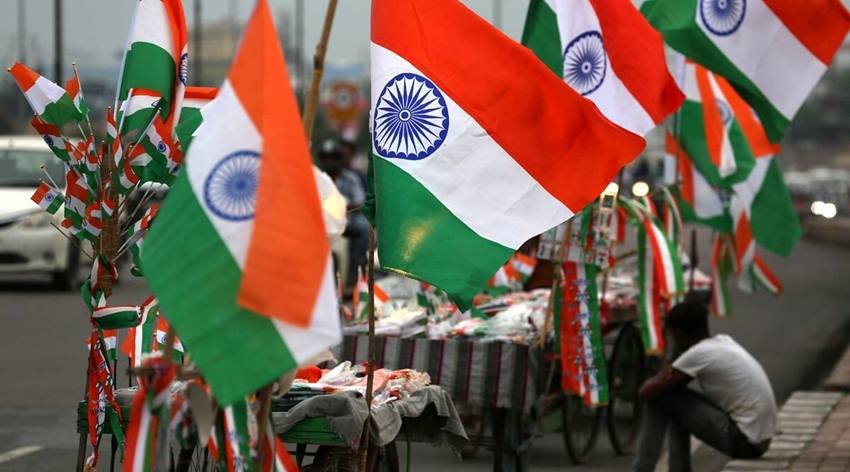 देश की आजादी के 75 साल पूरे होने पर केंद्र सरकार ने हर घर तिरंगा अभियान चलाया था। लोगों से अपील की गई थी कि 13 अगस्त से 15 अगस्त तक वह अपने घरों पर तिरंगा फहराएं। इस अभियान में देशभर के लोगों ने बढ़ चढ़ कर हिस्सा लिया। मीडिया में आए आंकड़ों के मुताबिक इस अभियान के चलते करीब 500 करोड़ रुपये के तिरंगे की बिक्री हुई।