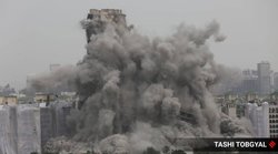 Twin Tower: ट्विन टावर में ब्लास्ट की हो रही थी तैयारी, उधर अपार्टमेंट में गहरी नींद में सो रहा था शख्स, यूं निकाला गया बाहर