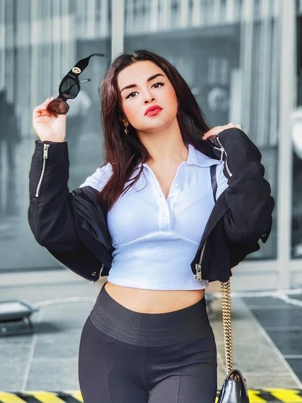 avneet kaur black look