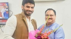 कहां हैं स्मृति ईरानी- अब श्रीकांत त्यागी को लेकर कांग्रेस ने BJP को घेरा, नड्डा समेत कई भाजपा नेताओं के साथ सामने आई तस्वीर