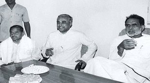 chandra shekhar, vp singh, mulayam singh