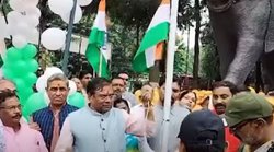 एमपी: झंडा फहराने आए थे केंद्रीय मंत्री पर बिना फहरे ही तिरंगा आ गया नीचे, वीडियो वायरल