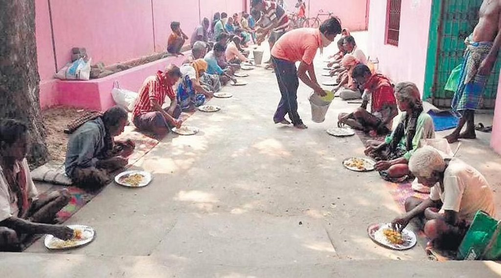 सहायता का सरोकार और दिखावा