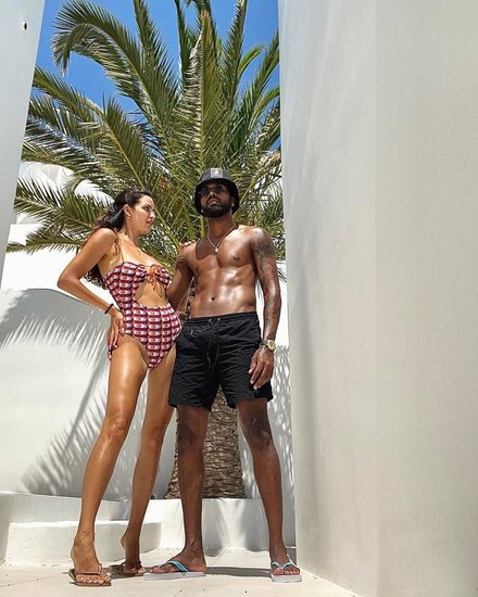 hardik pandya shares bold photos with Actress wife natasha stankovic