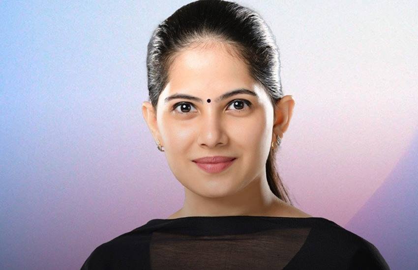 Jaya Kishori Quotes: जया किशोरी महज 20-22 साल में ही इतनी लोकप्रिय हो चुकी हैं कि उन्हें लाखों लोग फॉलो करते हैं। जया किशोरी के कार्यक्रमों में भी अच्छी खासी भीड़ इकट्ठा होती है। जया किशोरी सोशल मीडिया के माध्यम से अपने फॉलोअर्स को मोटिवेट करने का काम भी करती हैं।सोशल मीडिया में जया किशोरी के कई मोटिवेशनल कोट्स वायरल हैं। आइए डालें उनमें से कुछ पर एक नजर: