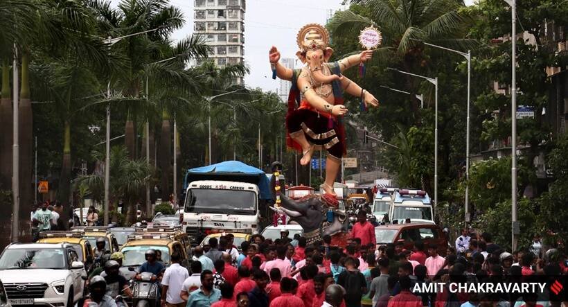 Ganesh Chaturthi 2022, Ganesh Chaturthi 2022 pictures, Ganesh Chaturthi 2022 photographs, Ganesh Chaturthi 2022 celebrations, Ganesh Chaturthi 2022 photos, Ganesh Chaturthi 2022 pics, devotees celebrating Ganesh Chaturthi, indian express news