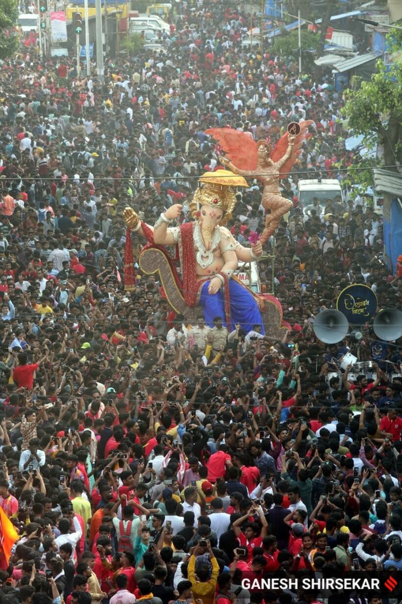 Ganesh Chaturthi 2022, Ganesh Chaturthi 2022 pictures, Ganesh Chaturthi 2022 photographs, Ganesh Chaturthi 2022 celebrations, Ganesh Chaturthi 2022 photos, Ganesh Chaturthi 2022 pics, devotees celebrating Ganesh Chaturthi, indian express news