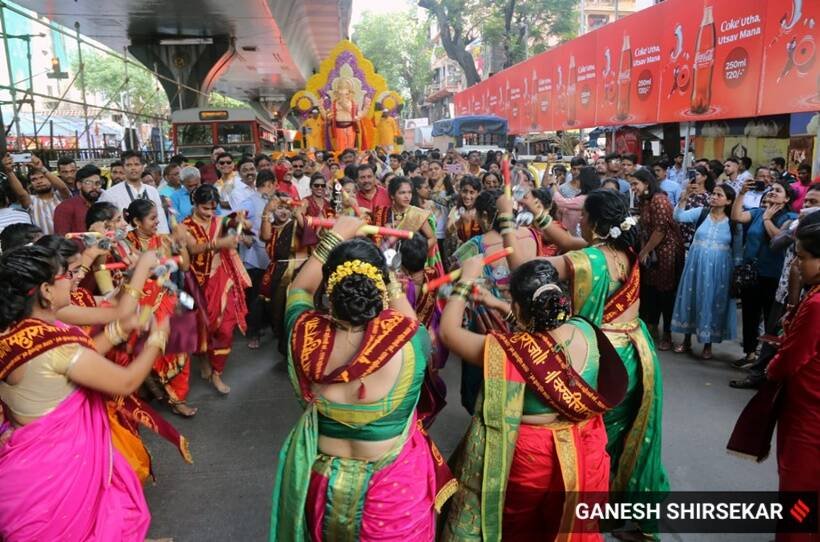Ganesh Chaturthi 2022, Ganesh Chaturthi 2022 pictures, Ganesh Chaturthi 2022 photographs, Ganesh Chaturthi 2022 celebrations, Ganesh Chaturthi 2022 photos, Ganesh Chaturthi 2022 pics, devotees celebrating Ganesh Chaturthi, indian express news