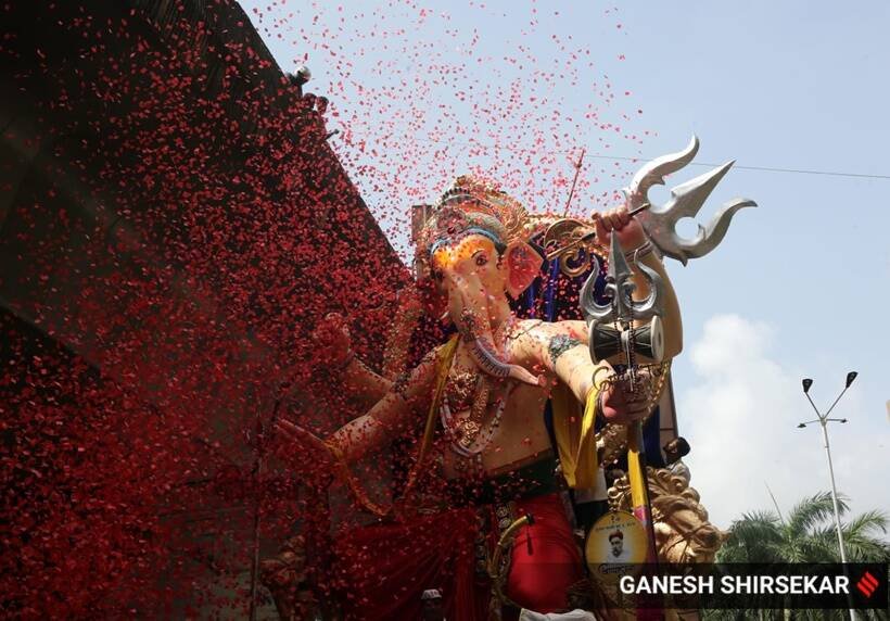 Ganesh Chaturthi 2022, Ganesh Chaturthi 2022 pictures, Ganesh Chaturthi 2022 photographs, Ganesh Chaturthi 2022 celebrations, Ganesh Chaturthi 2022 photos, Ganesh Chaturthi 2022 pics, devotees celebrating Ganesh Chaturthi, indian express news