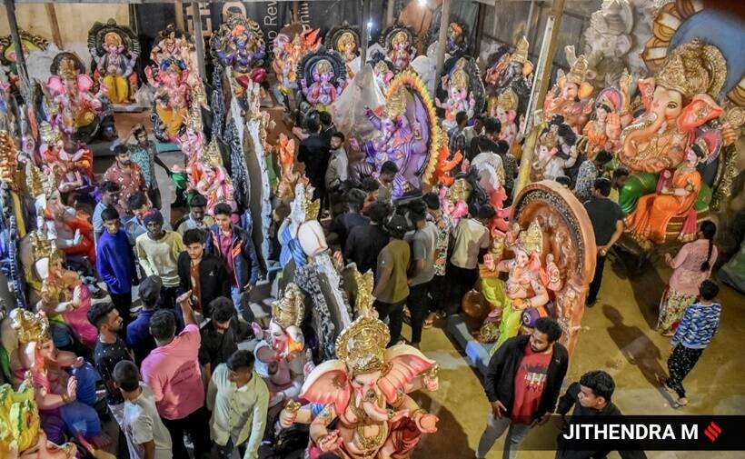 Ganesh Chaturthi 2022, Ganesh Chaturthi 2022 pictures, Ganesh Chaturthi 2022 photographs, Ganesh Chaturthi 2022 celebrations, Ganesh Chaturthi 2022 photos, Ganesh Chaturthi 2022 pics, devotees celebrating Ganesh Chaturthi, indian express news