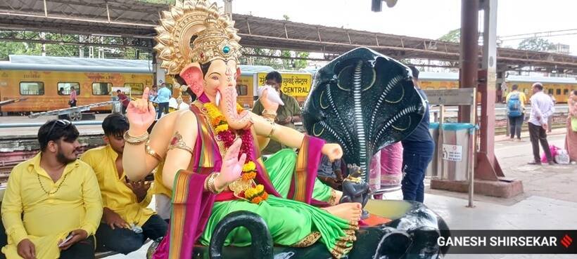 Ganesh Chaturthi 2022, Ganesh Chaturthi 2022 pictures, Ganesh Chaturthi 2022 photographs, Ganesh Chaturthi 2022 celebrations, Ganesh Chaturthi 2022 photos, Ganesh Chaturthi 2022 pics, devotees celebrating Ganesh Chaturthi, indian express news