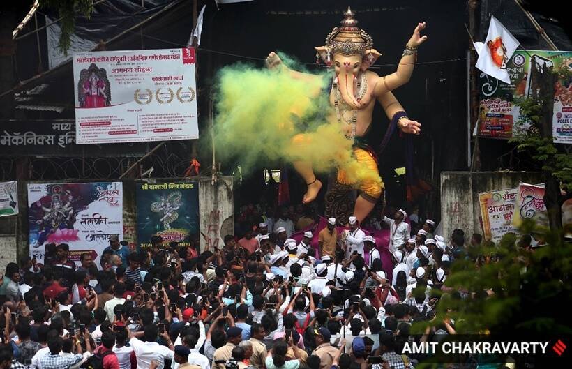 Ganesh Chaturthi 2022, Ganesh Chaturthi 2022 pictures, Ganesh Chaturthi 2022 photographs, Ganesh Chaturthi 2022 celebrations, Ganesh Chaturthi 2022 photos, Ganesh Chaturthi 2022 pics, devotees celebrating Ganesh Chaturthi, indian express news