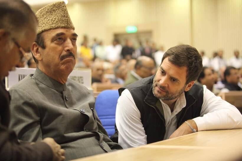 गुलाम नबी आजाद ने अपने पांच पन्नों के इस्तीफे में राहुल गांधी पर निशाना साधते हुए कहा कि वह गैर जिम्मेदार हैं। उन्होंने कहा कि दुर्भाग्य से जब से पार्टी में राहुल गांधी की एंट्री हुई और खासतौर से 2013 में कांग्रेस के राष्ट्रीय उपाध्यक्ष बने, तब से उन्होंने पार्टी में बातचीत का पूरा खाका ही ध्वस्त कर दिया है (Express Archive)