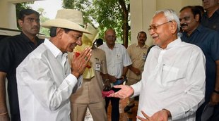 lok sabha election 2024, kcr Meets Nitish and Lalu Patna