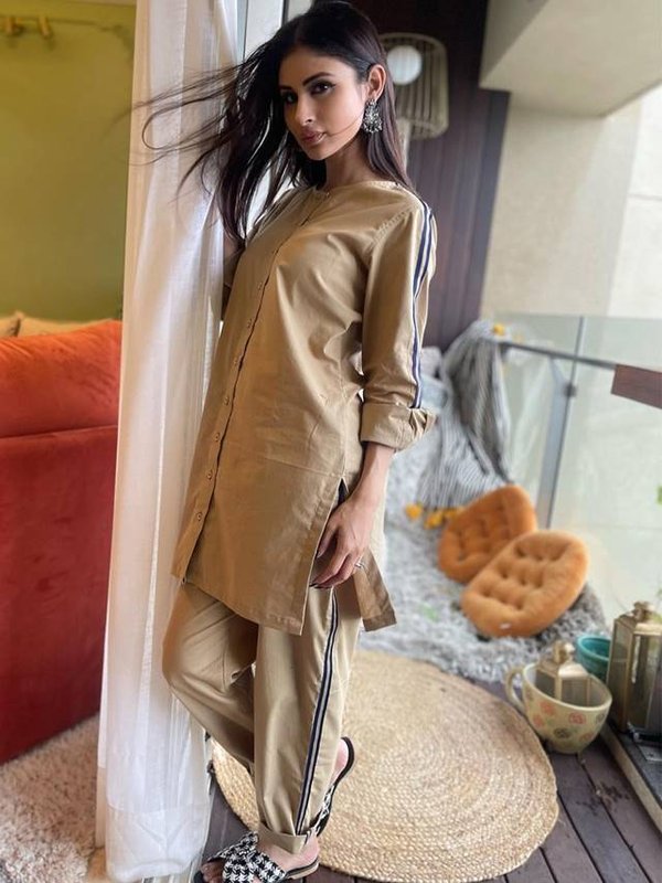 mouni roy ka simple look