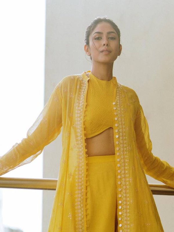 mrunal looks