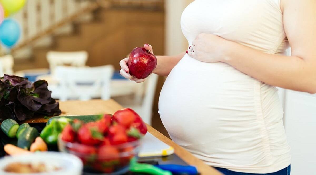 Women can eat everything during pregnancy know about Pregnant Woman's Daily Diet  प्रेग्नेंसी में महिलाएं खा सकती हैं सब कुछ, जानिए 9 महीनों को कैसे बनाएं  हेल्दी | Jansatta