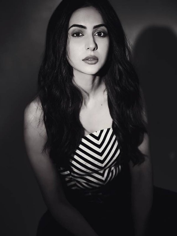 rakul black and white look