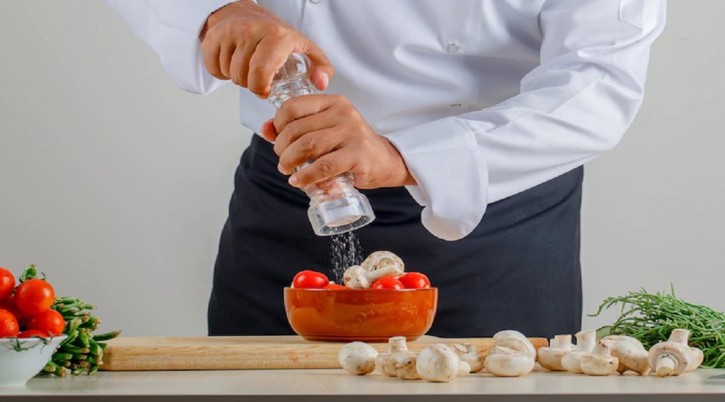 excess amount of salt, salt in prepared food what happens when you add salt to prepared food