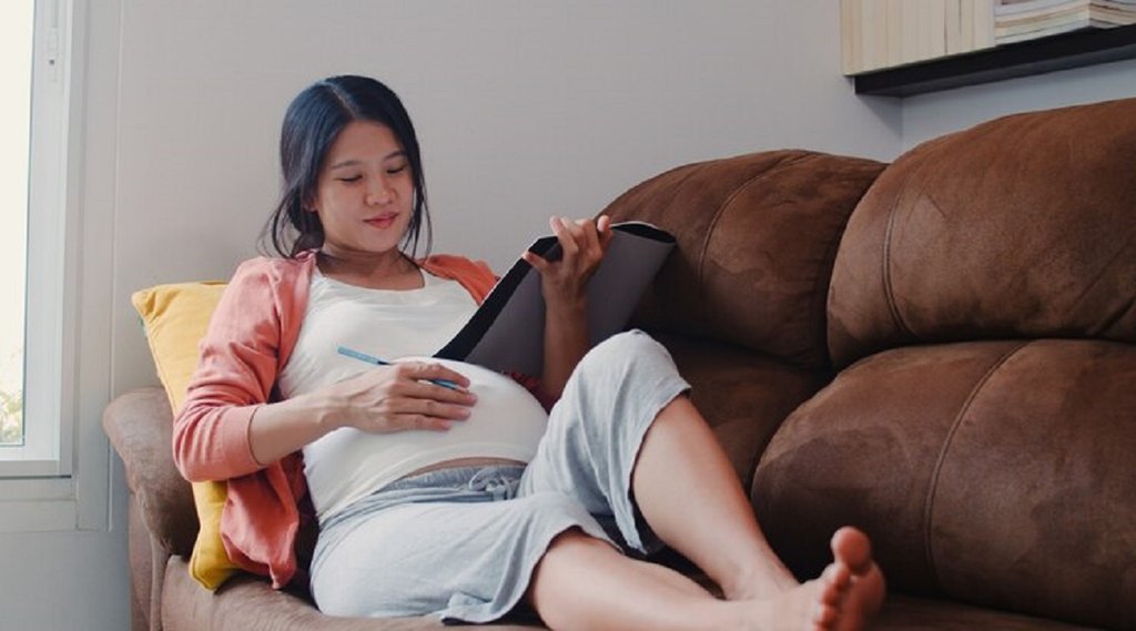pregnancy, pregnancy tips, swelling in feet during pregnancy